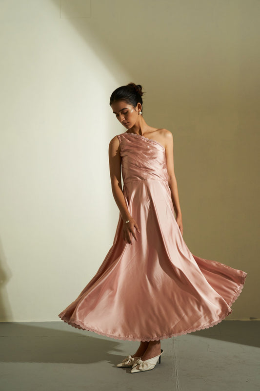 Elegance in Every Inch: Maxi Dresses for Petite Individuals petiteish